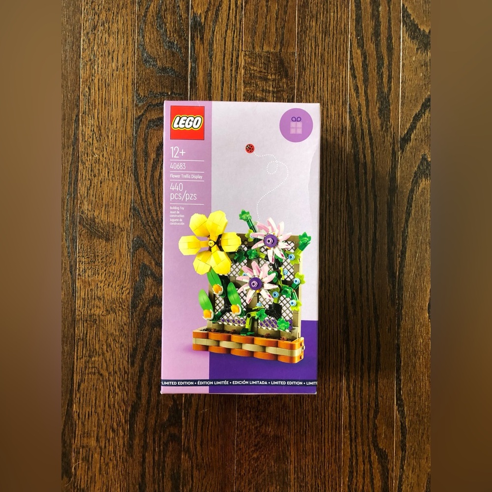 *NEW* LEGO Limited Edition Flower Trellis Display (40683) - 440 Pieces 12+